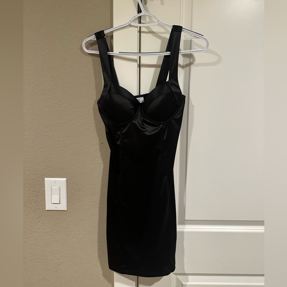 Black Sleeveless Bodycon Dress